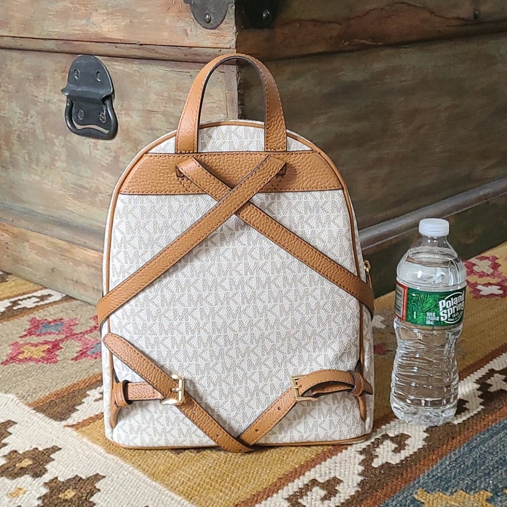 Michael Kors Abbey Medium Backpack Vanilla Acorn - Picture 2 of 8